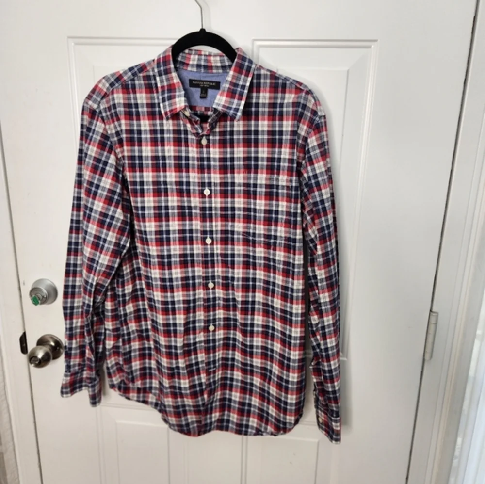 Men's Banana Republic Soft‎ Wash Burgundy Blue and White Long Sleeve Size Large